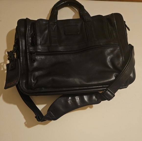 TUMI Alpha Black Leather Laptop Business Commuter Bag 9601D3